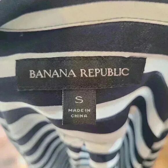 Banana Republic Women’s Navy/Cream Striped Poly Button Down Long Sleeve Shirt - Picture 5 of 11